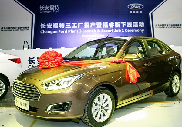The Ford Escort is pictured in the Changan Ford third plant on Nov 4, 2014. [Photo/Xinhua]  