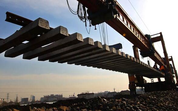 Rail tracks are laid on a route in Nantong, Jiangsu province. Premier Li Keqiang said that China will invest 800 billion yuan in railway construction in 2015. (Photo: Xu Congjun/for China Daily)