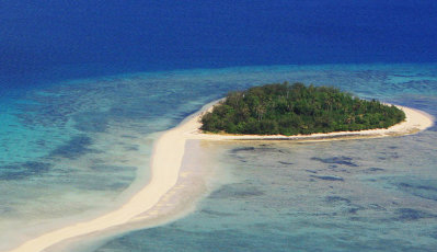 A businessman in Zhejiang province bought the island in Fiji for 5 million yuan on March 4, 2015, according to Beijing-based Ilongterm, the real estate firm that held the auction.(Photo/people.cn)  