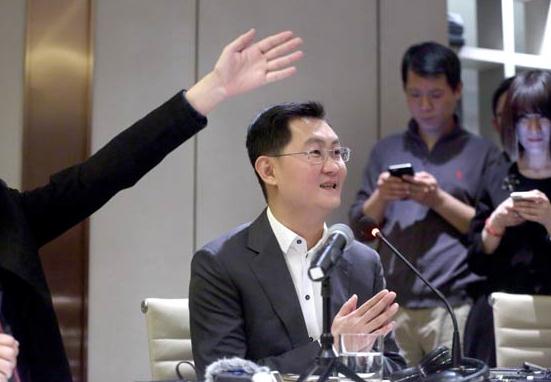 Ma Huateng, chief executive officer of Tencent Holdings, also an NPC deputy, answers reporters' queries in Beijing on March 4,2015. (Photo: Wang Jing/for China Daily)