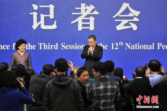 Zhang Mao, minister of the State Administration for Industry and Commerce, addresse a press conference on the sidelines of China's annual parliamentary session on Monday. (Photo:China News Service/Jin Shuo)