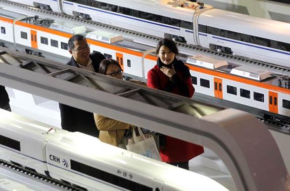 The booth of CNR Corp at a recent railways expo, which was held in Beijing. The merger of CSR Corp and CNR Corp is expected to pave the way for the establishment of the world's largest maker of rolling stock. (Photo: China Daily/Zou Hong)