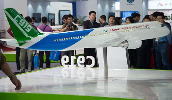 A model of the C919 jet is displayed at Airshow China 2014 in Zhuhai, Guangdong province, in November. (Photo/China Daily)  