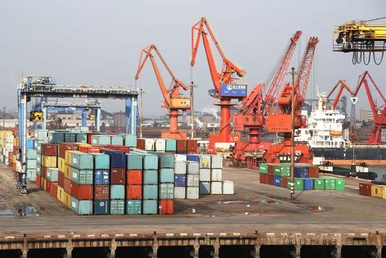 Cargo containers sit idle at the Port of Zhanjiang, South China's Guangdong provicne, Dec 18, 2013. (Photo/Provided to China Daily)  