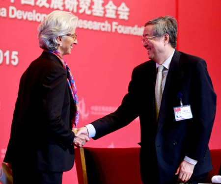 Zhou Xiaochuan, governor of the People's Bank of China, meets IMF Managing Director Christine Lagarde at the China Development Forum in Beijing, March 22, 2015. (Photo: Feng Yongbin/China Daily) 
