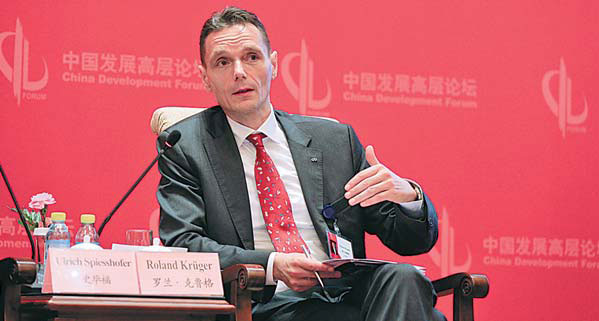 Infiniti President Roland Krueger speaks about innovation-driven urbanization at the China Development Forum 2015. (Photo: Zhu Xingxin/China Daily)