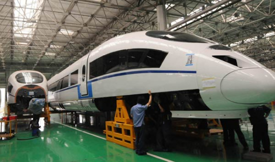 An assembly line of CNR Corp in Tangshan, Hebei province. The merger of CNR Corp and CSR Corp has gained approval from overseas antitrust regulators in Australia, Germany, Pakistan and Singapore, without any additional items or obligations. (Photo/Xinhua)