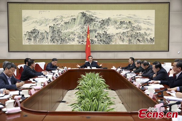 Premier Li Keqiang speaks at a symposium attended by multiple ministries and key state-owned enterprises in Beijing on Friday, April 3, 2015. (Photo: China News Service/Liu Zhen)