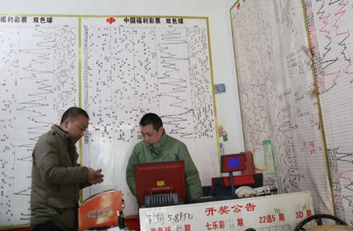 A lottery station in Wenxian county, Henan province. Chinese regulators plan to tighten their grip on the yet-unregulated online lottery sales. (Photo/China Daily)  