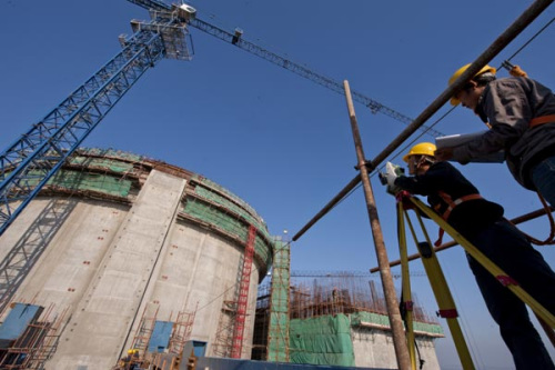 The Fuqing nuclear power plant is under construction. The concrete for the reactor at the nuclear project in Fujian province is likely to be poured in the first half of this year. (Photo/China Daily)