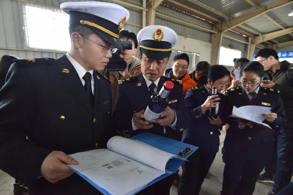 Wines imported from Spain are inspected at the railway customs in Yiwu, Zhejiang province. Bilateral trade between China and the economies along the Silk Road Economic Belt and the 21st Century Maritime Silk Road stood at 1.45 trillion yuan in the first quarter. (Photo/China Daily)