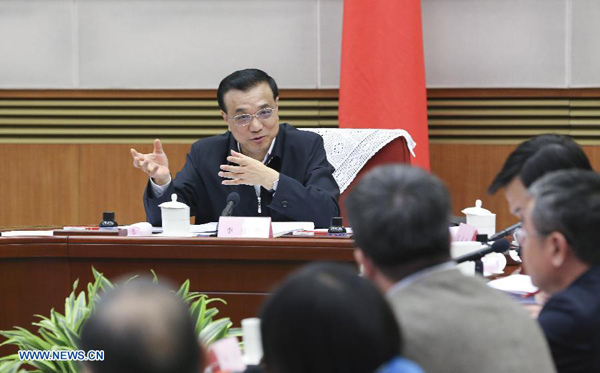 Chinese Premier Li Keqiang presides over a symposium on current economic situation in Beijing, capital of China, April 14, 2015. (Xinhua/Ding Lin)