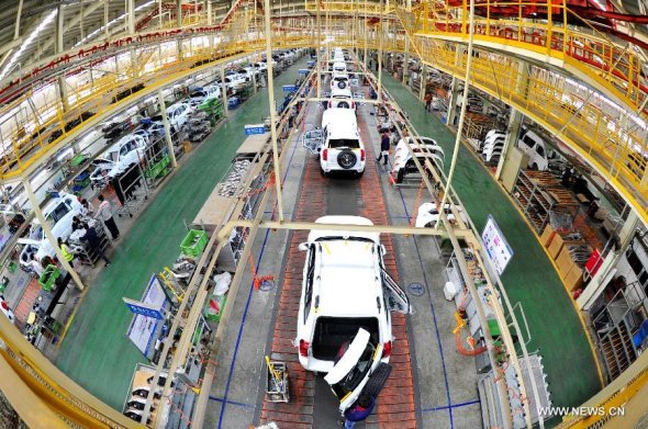 People work at a factory of China's Beijing Automotive Industry Corp (BAIC) in Huanghua, north China's Hebei Province, March 19, 2015. China's GDP expanded 7 percent year-on-year in the first quarter, the National Bureau of Statistics(NBS) data showed on April 15, 2015. (Xinhua/Mou Yu) 
