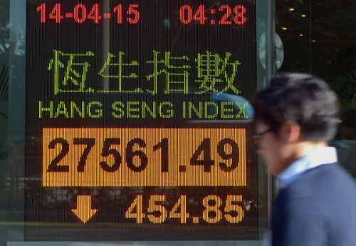 The Hang Seng Index drops 454.85 points amid market correction on Tuesday, Hong Kong, April 14, 2015. (Photo/Xinhua)