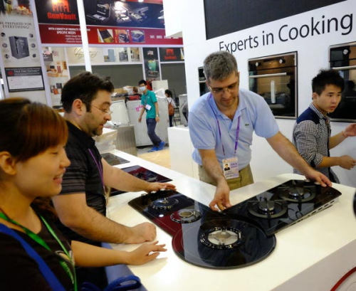A Turkish company prepares for the Canton Fair. The trade event is held biannually in spring and autumn. It opened on Tuesday in Guangzhou, the capital of Guangdong province. (Photo/China Daily)