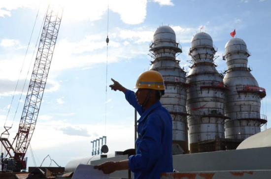 A production base of Shandong Iron and Steel Group Co Ltd under construction in Kashgar, Xinjiang Uygur autonomous region. The company has taken full ownership of a mining project in western Africa's Sierra Leone. (Photo/Xinhua)
