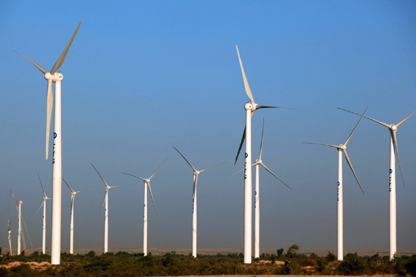 The first wind-power generation project established by Chinese companies in Karachi, Pakistan, is among the 21 agreements on energy that China and Pakistan cooperated. Photo taken in December 2014. (Photo/Xinhua)