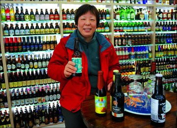 Zhang Yindi picked up the nickname Auntie Beer after she started replacing groceries with imported beer brands in 2011. (Li Xueqing/China Daily)