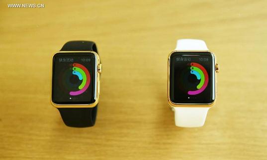 Photo taken on April 10, 2015 shows the Apple Watches at an Apple store in Hangzhou, capital of east China's Zhejiang Province. The Apple Watch made its debut Friday. Customers were invited to try them on in stores and order them online. (Xinhua/Long Wei)