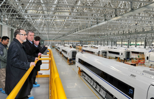 Visitors from Russia, Brazil and Iran at Changchun Railway Vehicles Co Ltd, a unit of CNR Corp. A consortium of two Russian companies and China Railway Eryuan Engineering Group Co Ltd has won the contract for engineering research, development, project planning and design documentation of the Moscow-Kazan high-speed railway. (Photo/Xinhua)
