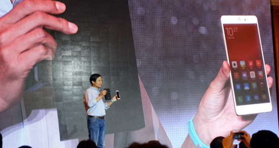 Lei Jun, founder and CEO of Xiaomi Technology Co Ltd, introduces Mi Note Pro to Chinese technology reporters on May 6, 2015 at a media event held in Beijing. Liu Zheng/chinadaily.com.cn