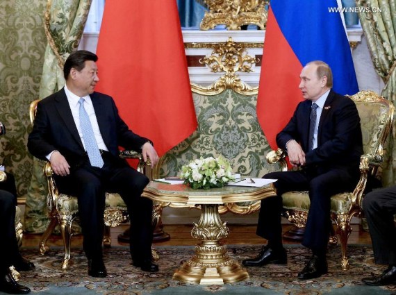 Chinese President Xi Jinping (L) and his Russian counterpart Vladimir Putin hold talks in Moscow, capital of Russia, May 8, 2015. (Xinhua/Ma Zhancheng)