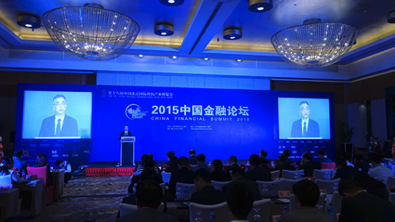 Li Dongrong, former deputy governor of the People's Bank of China, delivers a keynote speech on May 12, 2015 at China Financial Summit 2015 held in Beijing. (Liu Zheng/chinadaily.com.cn)