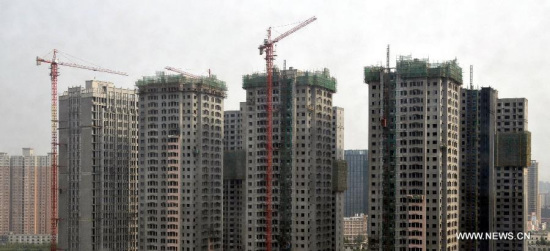 Photo taken on May 16, 2015 shows commercial residential buildings under construction in the Jinshui District of Zhengzhou, capital of central China's Henan Province. China's real estate market remained anemic with new home prices in April registering month-on-month declines in 48 of the 70 surveyed cities. (Xinhua/Li Bo)