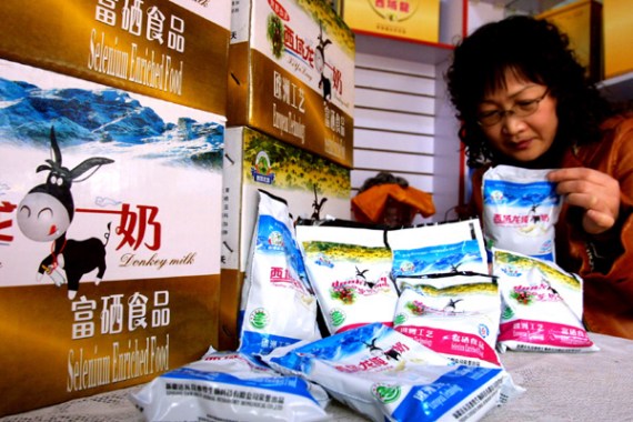 A customer looks at donkey milk products in a shop in Urumqi, the Xinjiang Uygur autonomous region. (Photo/China Daily)