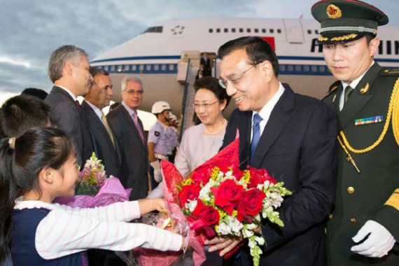 Premier Li Keqiang arrives in Brasilia, the capital of Brazil on the afternoon of May 18 local time to kick off his official visit to Latin America.(Photo/Xinhua)