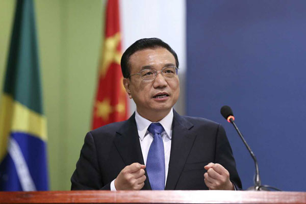 Premier Li Keqiang addresses a business summit between China and Brazil in Brasilia, capital of the Latin American country on May 19.(Photo/english.gov.cn)