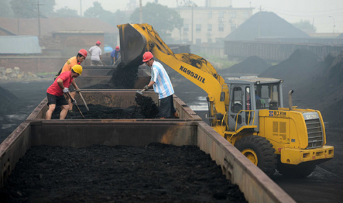 Faced with falling prices and weak demand in a slowing economy, coal companies will find it an opportune time for mergers and acquisitions, industry experts said on Tuesday. (Photo/China Daily)