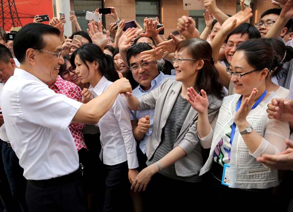 Premier Li Keqiang, left, meets workers from the China Nuclear Power Engineering Co during an inspection on Monday. (Photo by Wu Zhiyi / China Daily)
