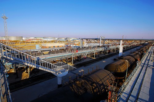 A supply and storage center for crude from Russia in Daqing, Heilongjiang province. Russia became China's biggest crude supplier in May, overtaking Saudi Arabia, as the global competition for oil intensified. (Photo/Xinhua)