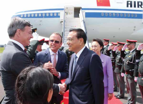 Premier Li Keqiang and his wife Cheng Hong are greeted by EU ambassador to China Hans Dietmar Schweisgut upon their arrival at Brussels, Belgium, on Sunday. (Photo/Provided to China Daily)