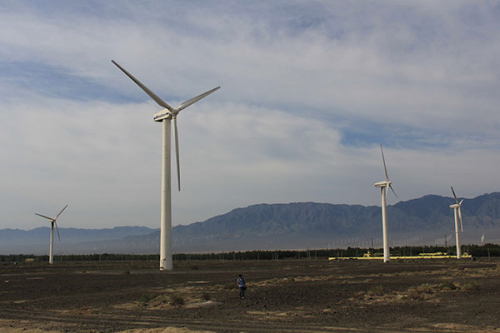 Wind power generation has seen rapid growth in recent years in the Xinjiang Uygur autonomous region and its wind turbines have been sold to 14 countries. (Photo/China Daily)