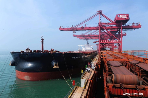 Yuan Zhuo Hai, one of the world largest ore ships, is seen at Dongjiakou dock in Qingdao, east China's Shandong Province, July 4, 2015. The ore ship, with a dead weight of 400,000 tonnes, anchored in China's port for the first time on Saturday. (Xinhua/Yu Fangping)