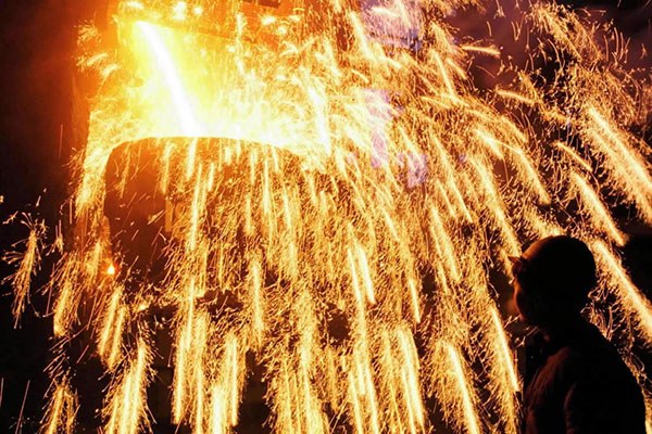  Mining a rich seam of M&A Chinese companies see depressed iron ore prices, fueled by low steel demand, as a great time to acquire assets. (Photo/China Daily)