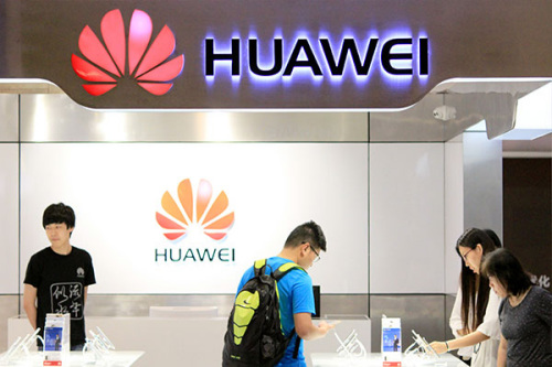 Huawei products at an information industry expo in Nanjing, Jiangsu province. The company beat expectations in handsets shipments in the first half of the year amid intense competition with market leader Xiaomi Corp for the top slot in China. (Photo/China Daily)