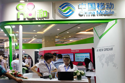 The booth of China Mobile Communications Corp at an Internet expo in Beijing. The nation's largest telecom carrier will cut salaries for its top brass. (Photo/China Daily)