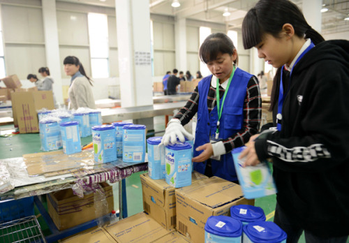 Overseas goods sold on Tmall, the online marketplace, being packed for shipment in China at the Hangzhou Cross-border Trade E-commerce Industrial Park. (Provided to China Daily)