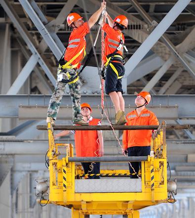 Workers reinforce a bridge on the Yangtze River in Jiujiang, Jiangxi province. The country's top economic planner said its priority for the second half of the year is to optimize the allocation of financial resources. Photo/China Daily