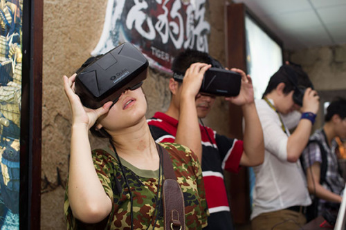 Visitors to the ChinaJoy 2015 expo check out the wearable gaming gadgets in Shanghai. Photo/China Daily