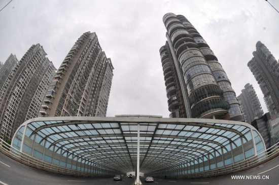 Photo taken on April 21, 2015 shows newly-built residential apartment buildings in the downtown of Changsha, capital of central China's Hunan Province. (Photo: Xinhua/Long Hongtao)