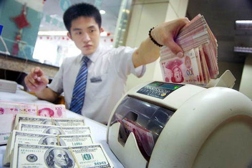  New yuan rate 'fixes distortions' The People's Bank of China cut the reference rate against the US dollar to 6.2298 yuan per dollar, down from 6.1162 yuan a day earlier, the lowest level in more than two years.(Photo provided to China Daily)