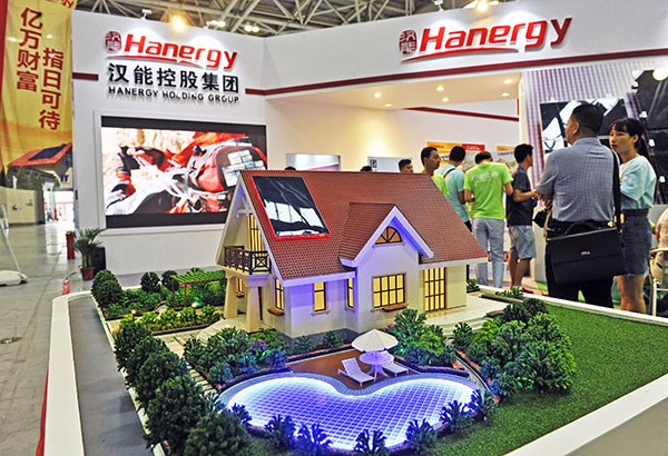 Hanergy Holding Group Ltd promotes its house-roof solar panels at a trade fair in Fuzhou, Fujian province. The company's unit Hanergy Thin Film Power said on Aug 16 that its profit from related-party transactions is expected to decline to HK$200 million for the first half of the year, a drop of more than 90 percent from a year ago. (Photo provided to China Daily)