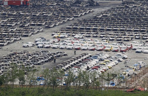 Many imported cars parked at the Tianjin port have only their frames remaining after violent explosions.(Zhu Xingxin/China Daily)