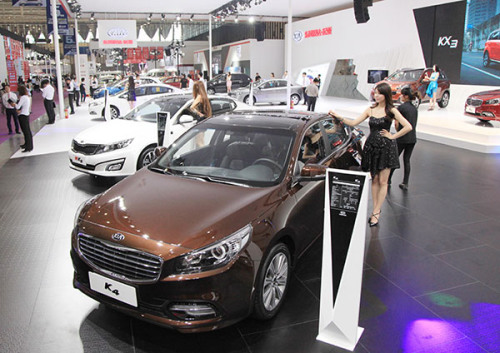 A Kia car at the Nanjing Auto Show. The South Korean car brand saw its sales decrease by 33 percent during the first seven months in China. (Liu Jianhua/For China Daily)