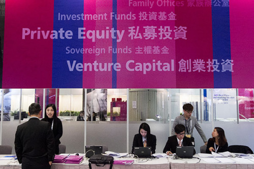 Investment consultants provide advice to startups in an office in Wan Chai district, Hong Kong.(Photo provided to China Daily)