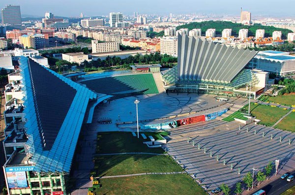 The cultural square, with a library, an exhibition center, a theater and a leisure squarea is a landmark in Jinpu New District,Dalian, in Liaoning province. (Photo provided to China Daily)